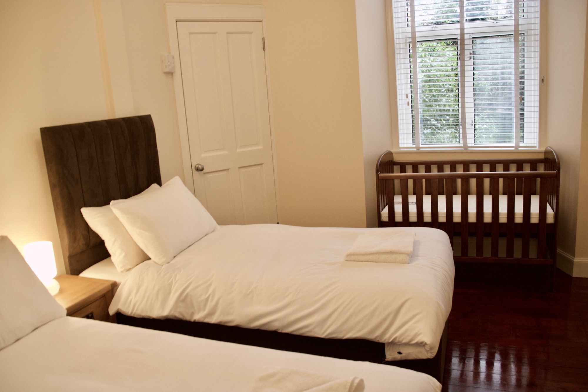 2 Bedroom Flat Off Leith Walk Accommodates 7 Edinburgh Exterior foto